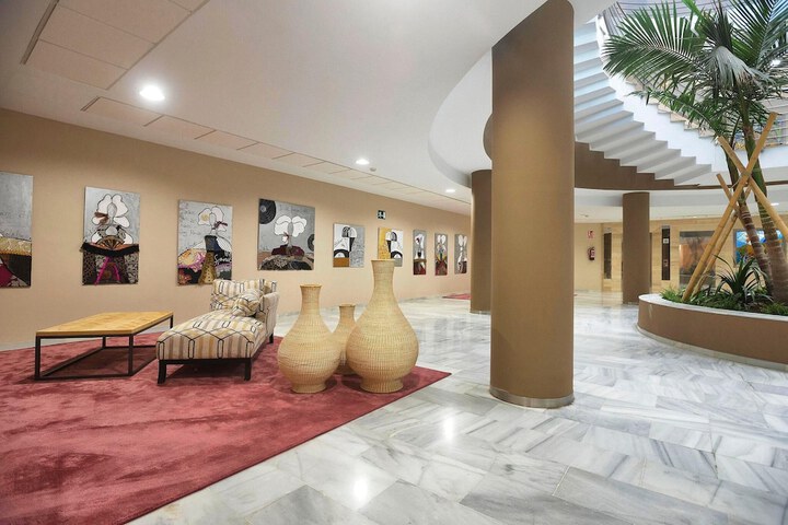Entrance & Lobby