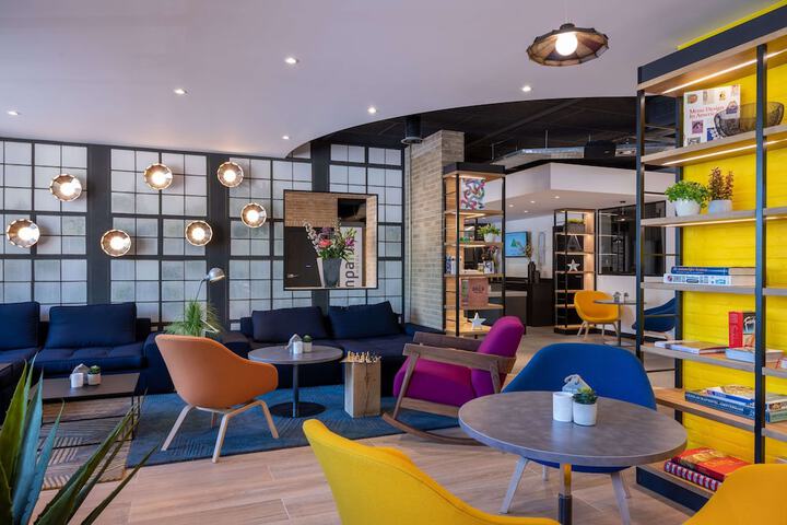 Guest Lobby