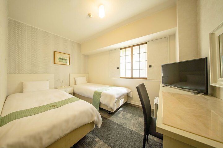 Room 11 of 34