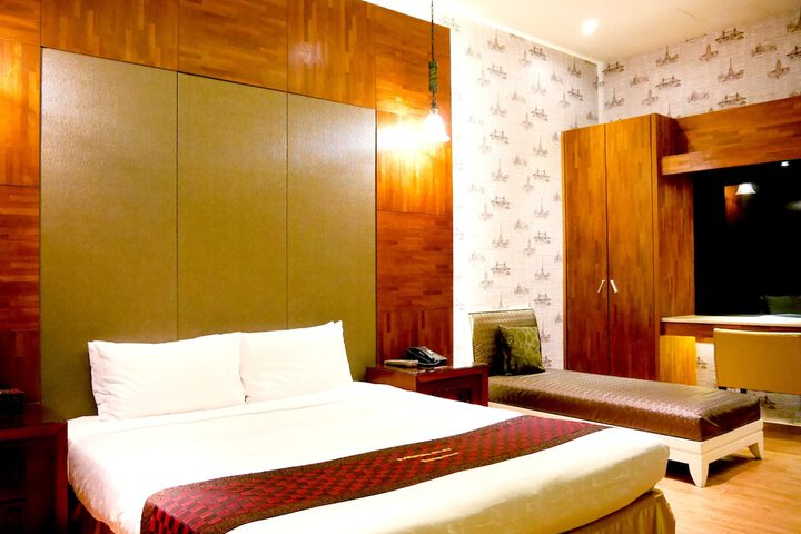 Room 8 of 81