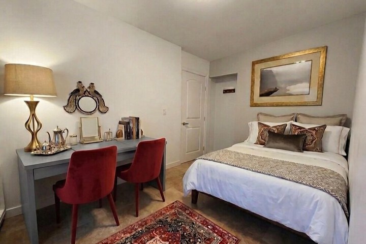 Room 40 of 131