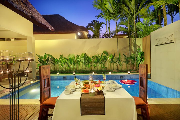 Hotel with Pool