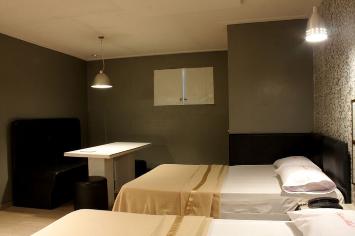 Room 13 of 26