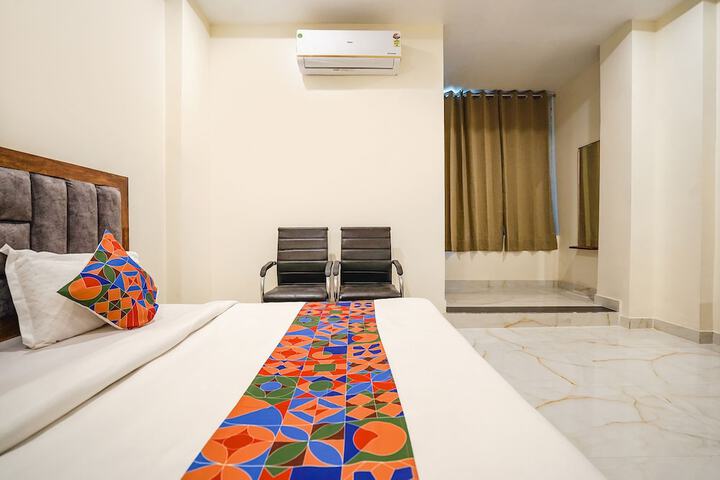 Room 6 of 25