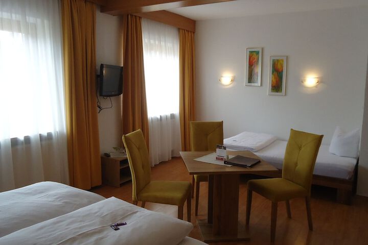 Room 6 of 72