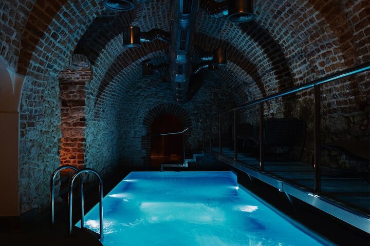 Pool 45 of 95