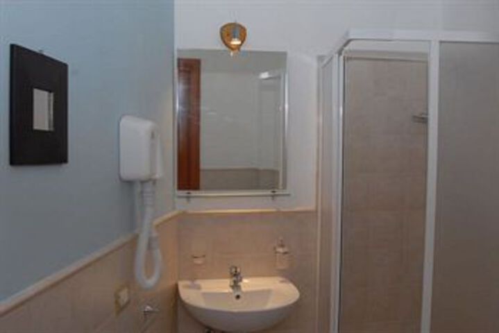 Room 4 of 36