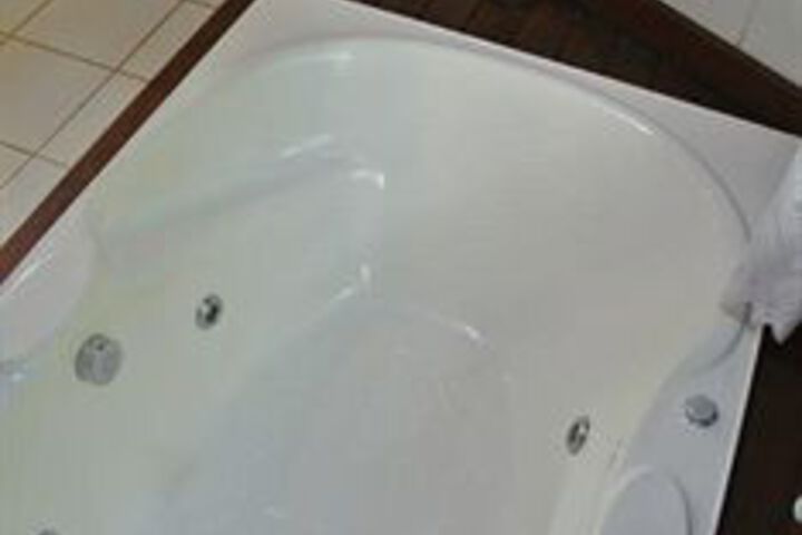 Hot Tub 110 of 143