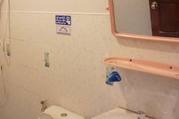 Room 2 of 42