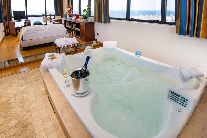 Hot Tub 76 of 178