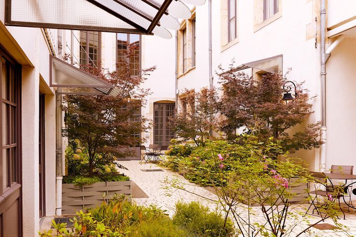 Hotel Exterior 40 of 46