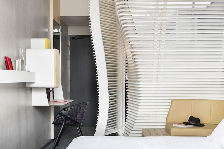 Room 7 of 39