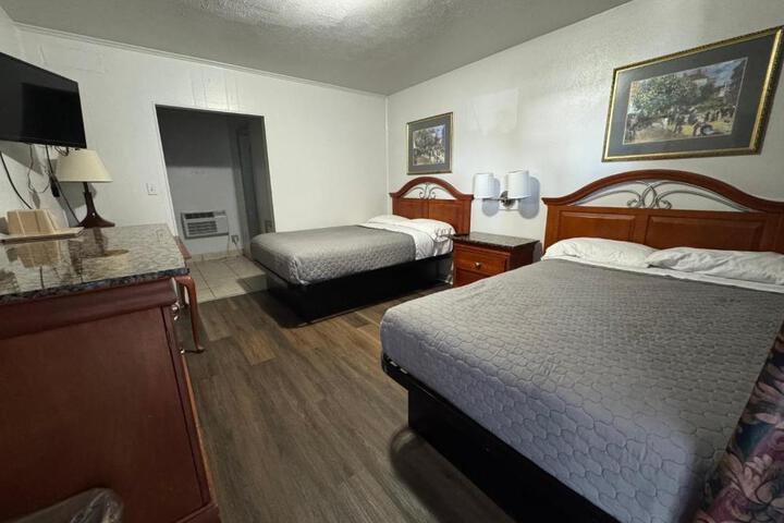 Deluxe Double Room (6 of 12)