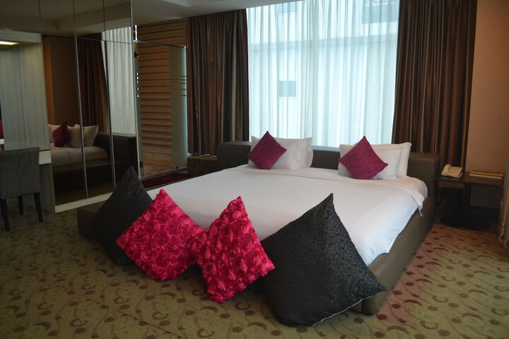 Room 12 of 87