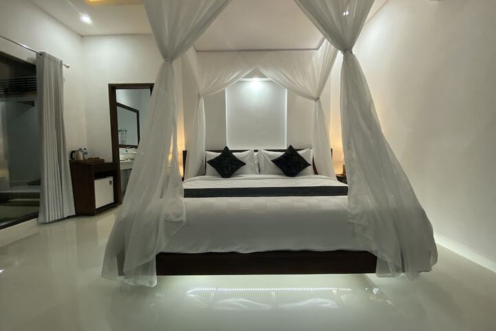 Room 2 of 31