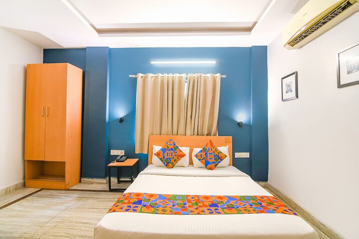 Room 27 of 34
