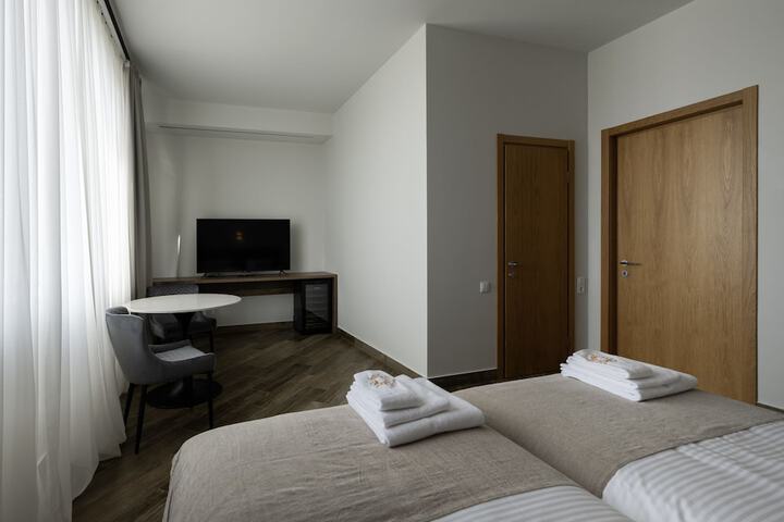 Room 8 of 135