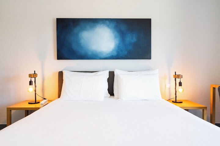 Room 27 of 100