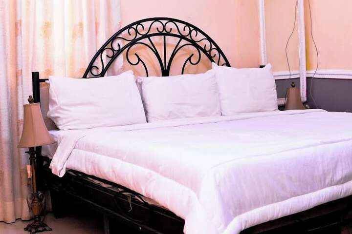 Room 6 of 37