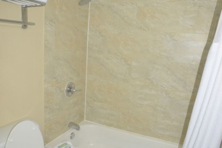Standard Double Room 2 Queen Beds (4 of 18)