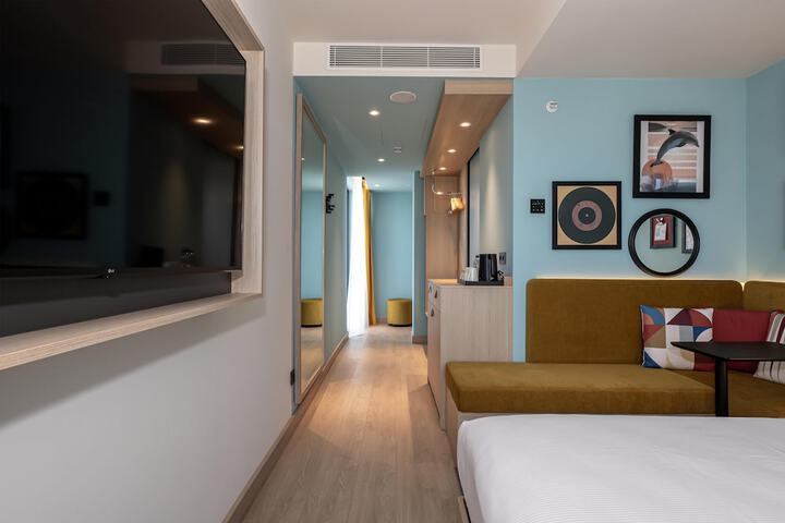 Room 27 of 54
