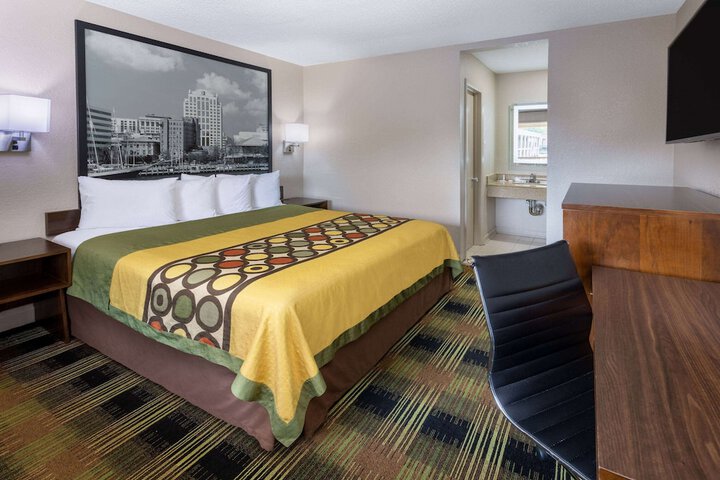 1 King Bed (7 of 8)