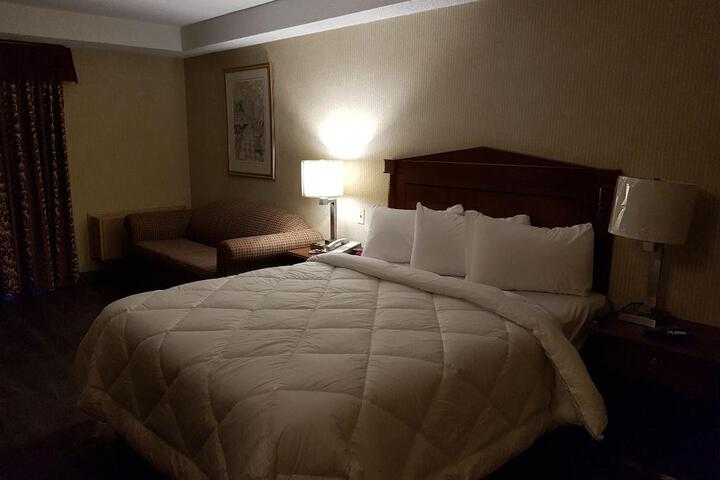 1 Queen Bed Accessible Room (8 of 13)