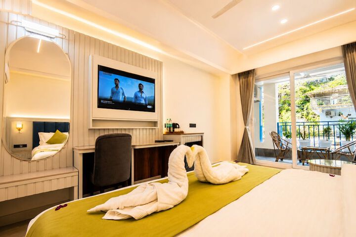 Room 7 of 32