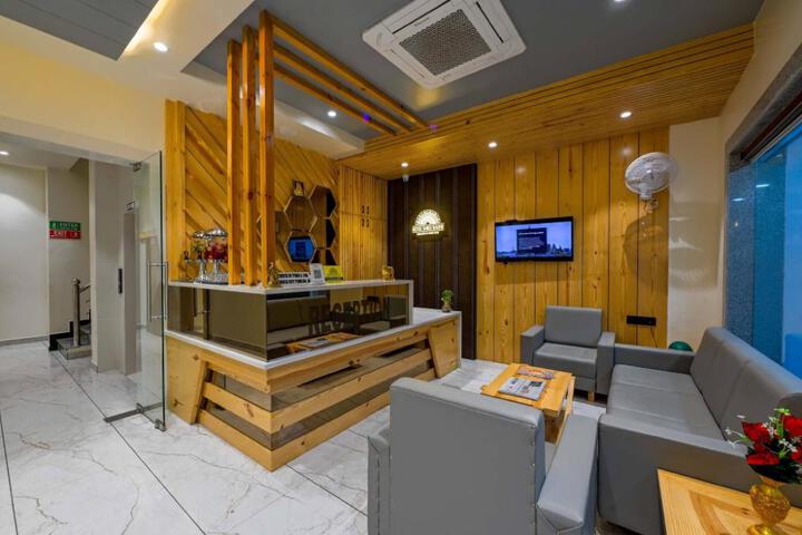 HOTEL SHREE RADHE