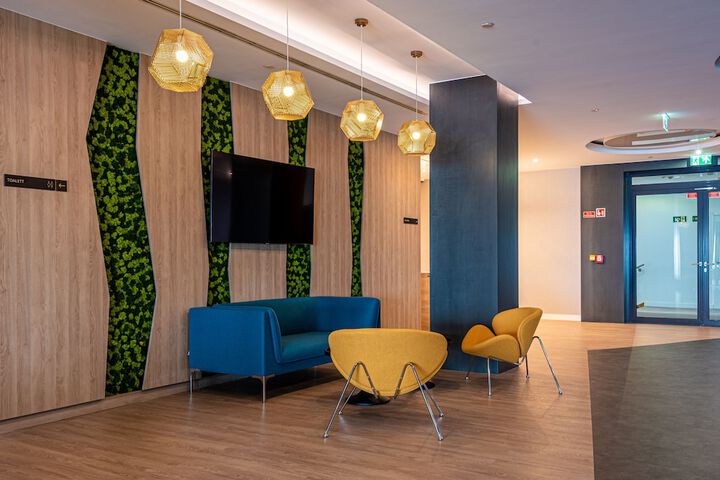 Business Center 168 of 193