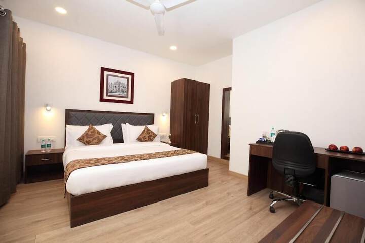 Room 4 of 7