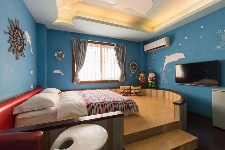 Room 6 of 43