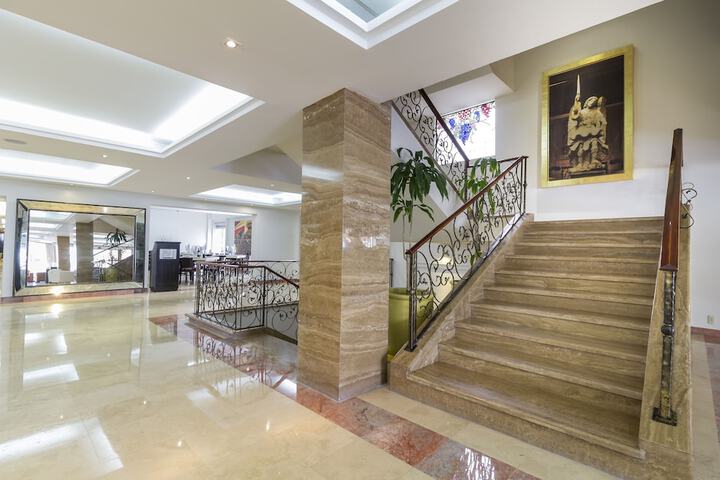 Guest Lobby