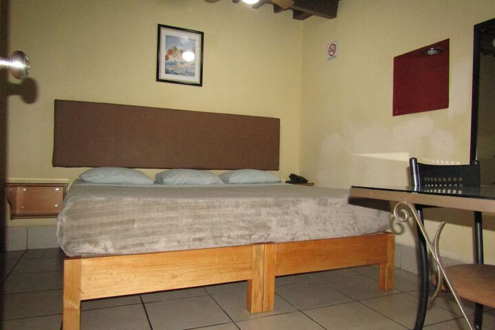 Room 16 of 33