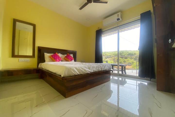 Room 2 of 16