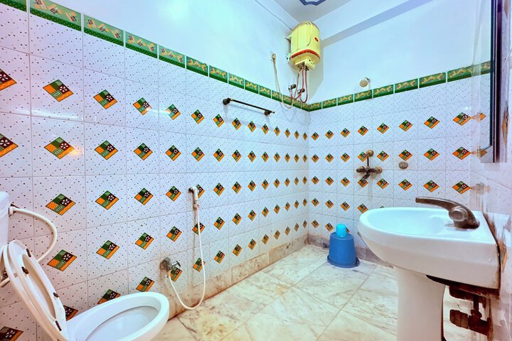 Room 73 of 84