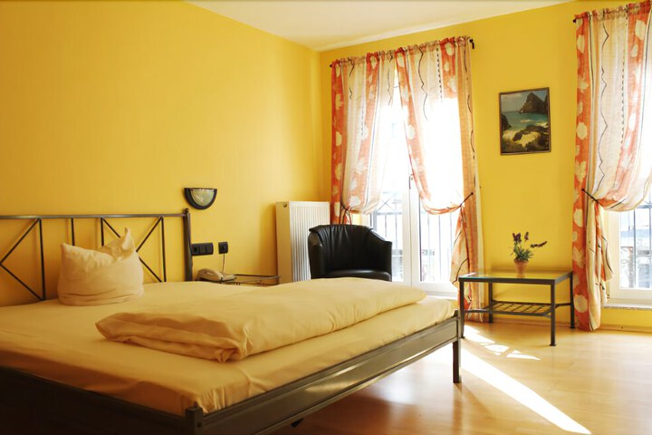 Room 2 of 30