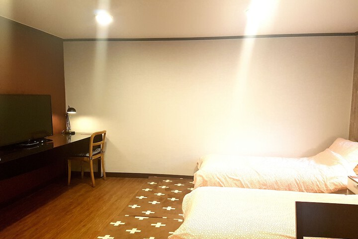 Room 27 of 77