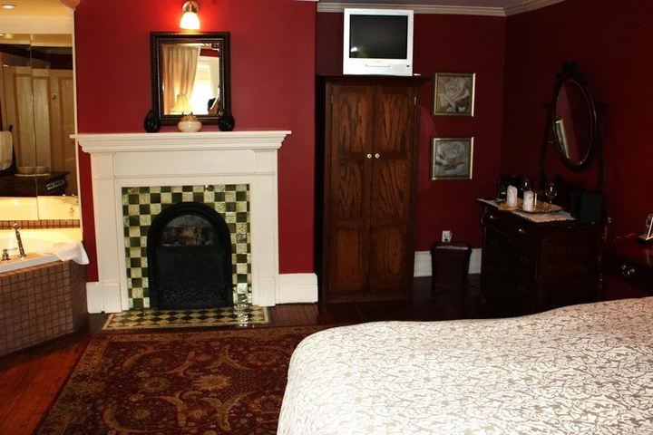 Room 4 of 12