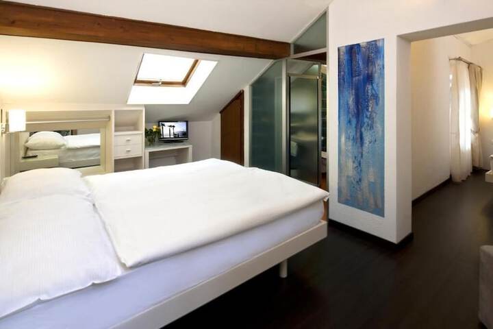 Room 15 of 44