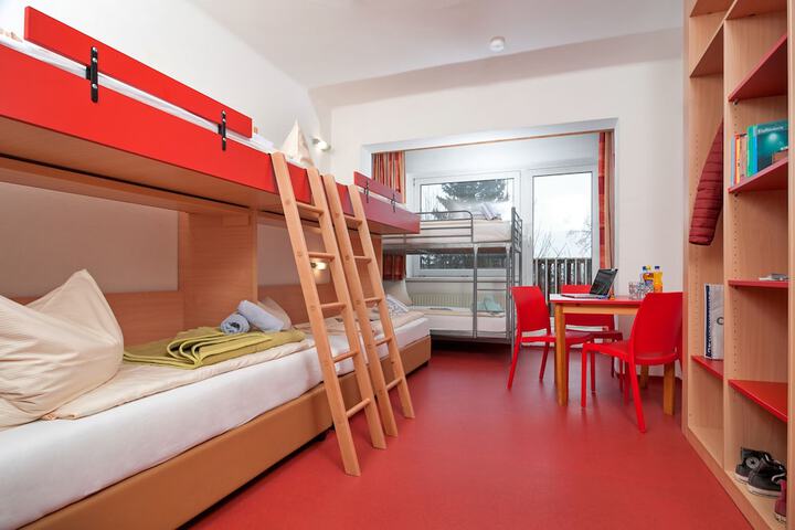 Room 8 of 40