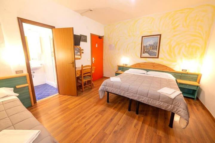 Room 2 of 11