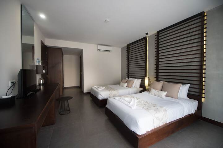 Room 4 of 104
