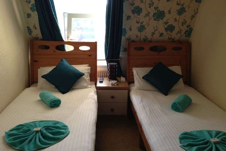 Room 4 of 40