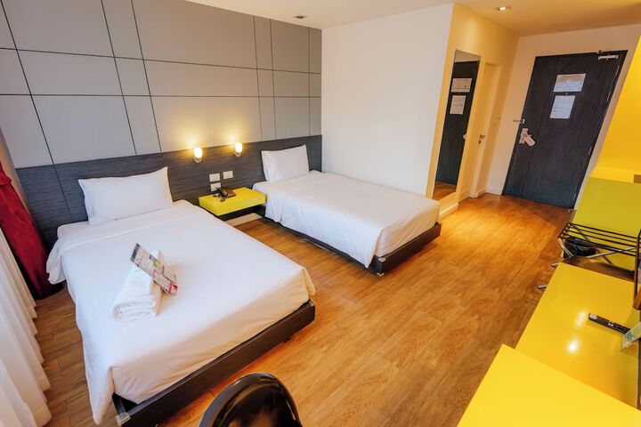 Room 32 of 77
