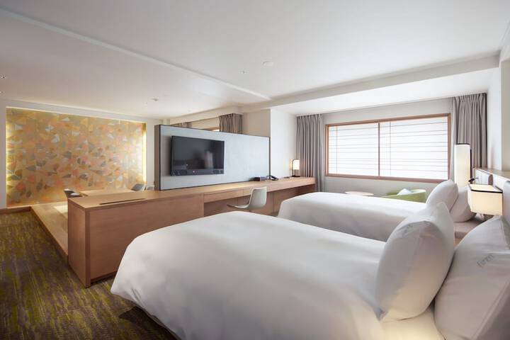 Room 6 of 169