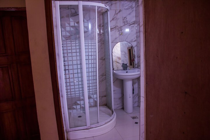 Room 10 of 25