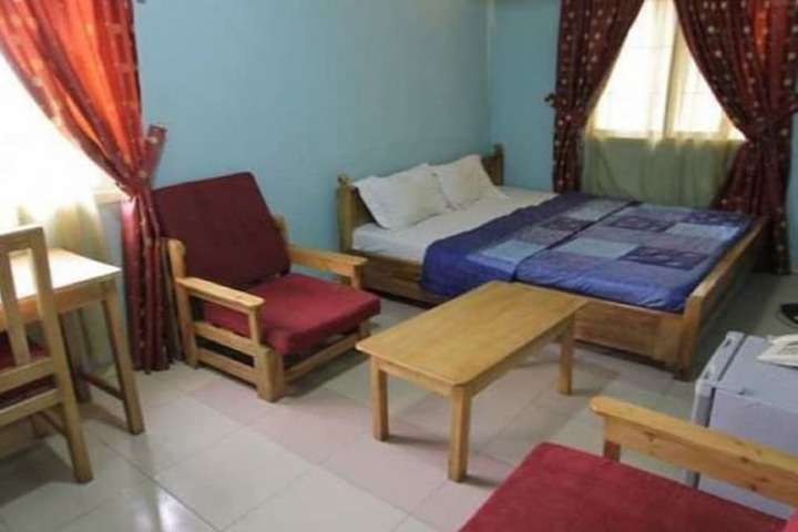 OJEI GOLDEN GATE HOTEL & SUITES