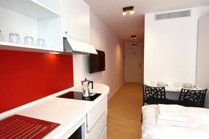 Room 10 of 34