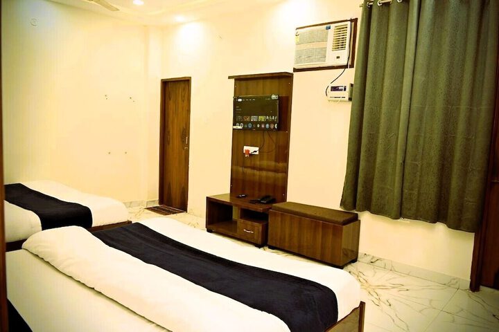 Room 17 of 37